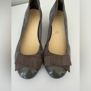 Cole Haan Gray Suede Bow Cap-Toe wedge women’s size 5.5